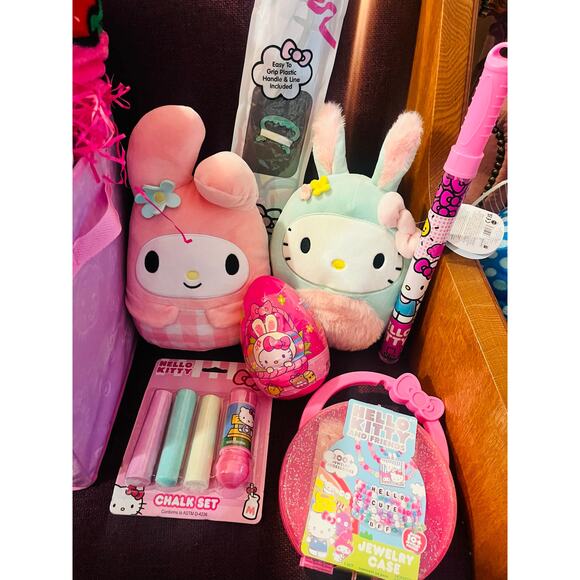 Hello Kitty storage bin Easter bundle 60 x 90 strawberry soft throw - Picture 3 of 13